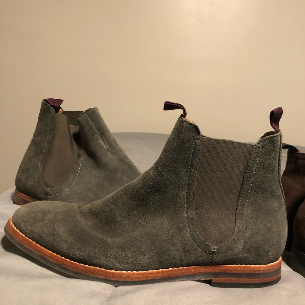 Size 9 Chelsea boots in good condition